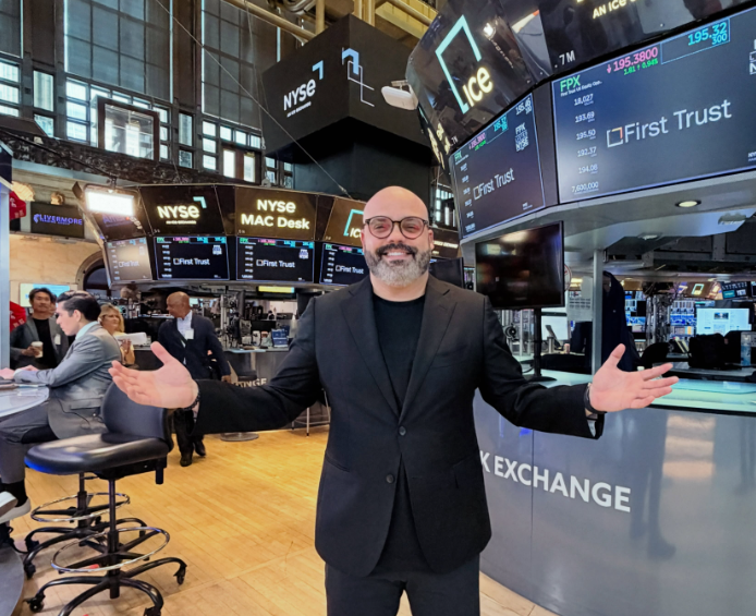 Frank Marrero en el piso de la Bolsa de Nueva York